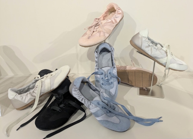 ギャザーバレエスニーカーの展示