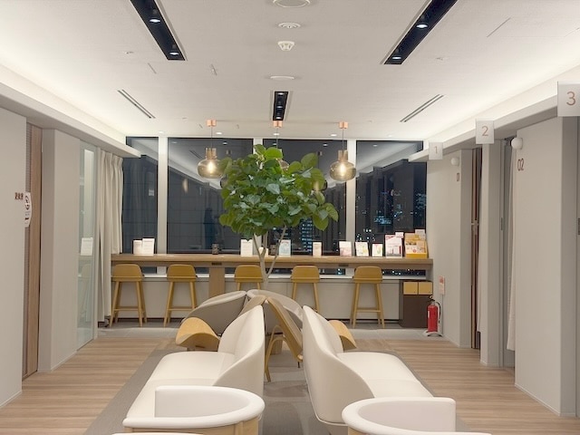 検査後に休憩できるラウンジのようなスペース