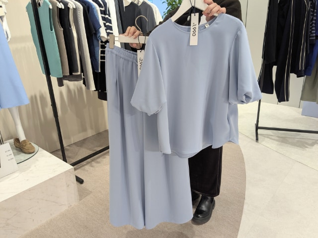 バブルスリーブブラウス(5分袖)とパンツ