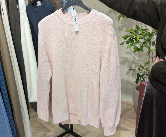 ピンクのニット