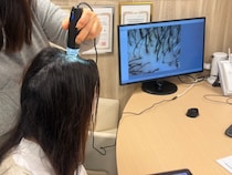 【体験ルポ】更年期世代の“ゆらぎ”に寄り添うクレアージュ東京で 「メノケアプラン」の薄毛治療とNMN点滴