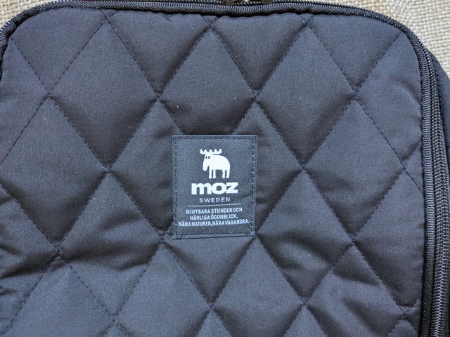 mozロゴパッチが付いたキルティング生地のアップ