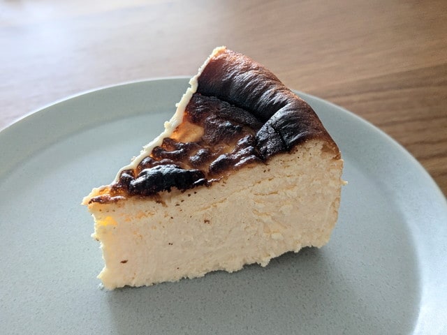 ガトーフロマージュの断面が分かるカット