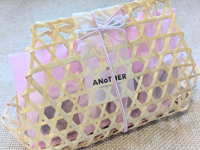 HANARE×ANoTHER IMPERIAL HOTELの籠包みに入ったそいばたーさんど