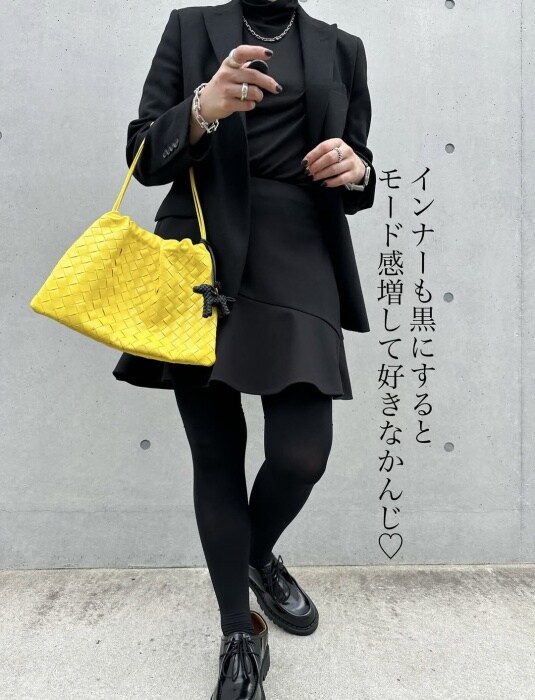 GU「ソフトシアーハイネックT(長袖)」