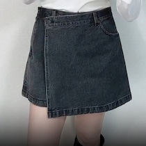【GU】ミニ丈でも安心して1枚で穿ける「デニムラップスコート」に注目！