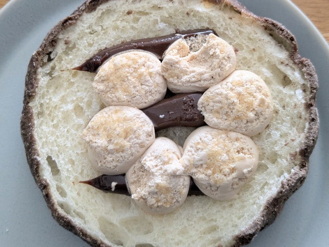 ヘーゼルナッツのショコラメロンパン