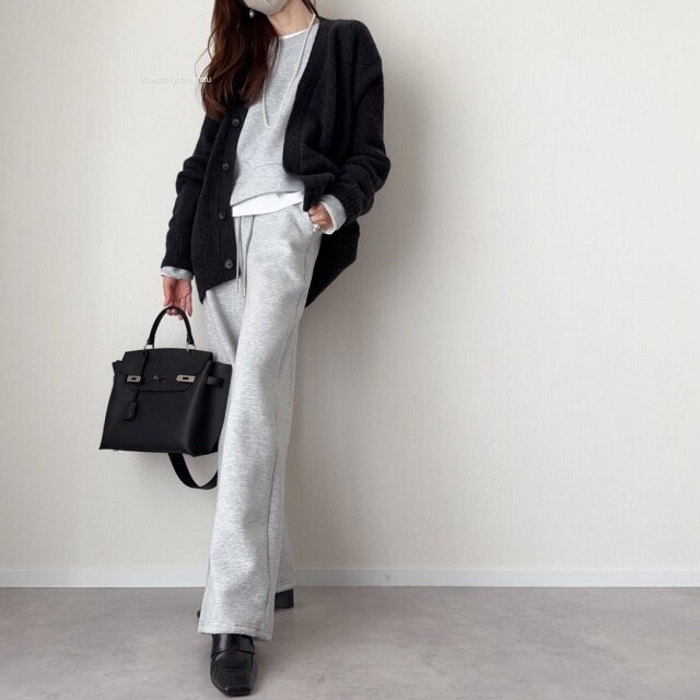 GU「パフスウェットプルオーバー」