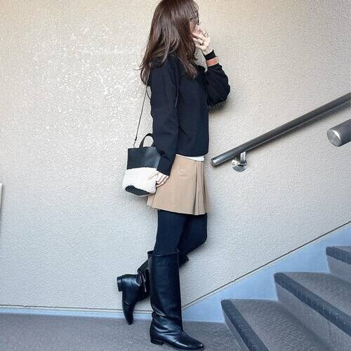 GUのブラックトップス5