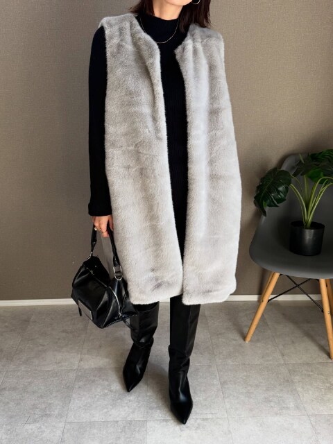 起毛素材ロングベストを着たコーデ