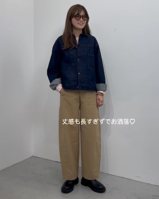 デニムトラッカージャケットとパンツのコーデ