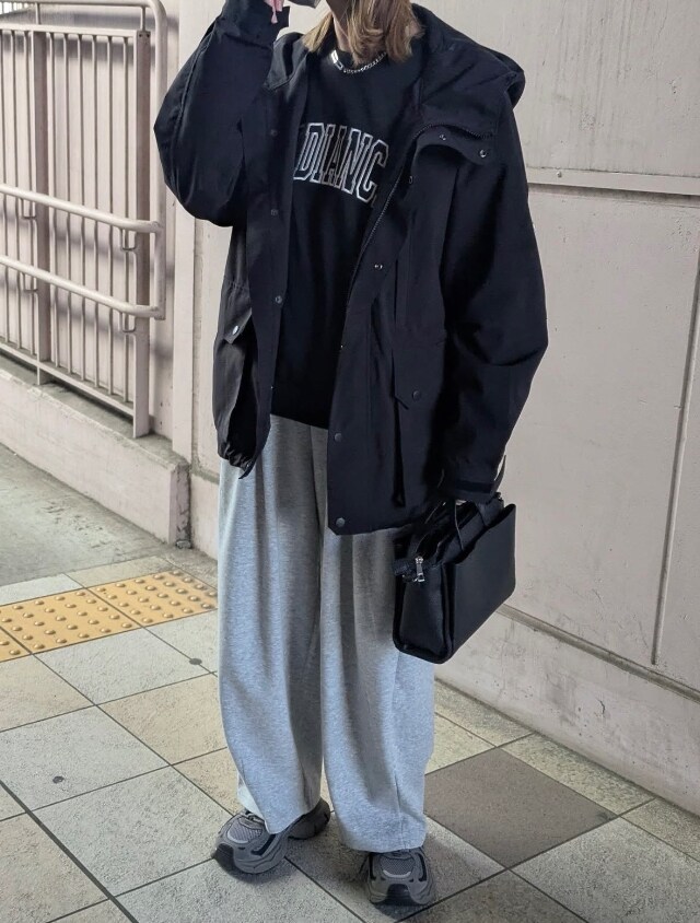 タックカーブパンツ