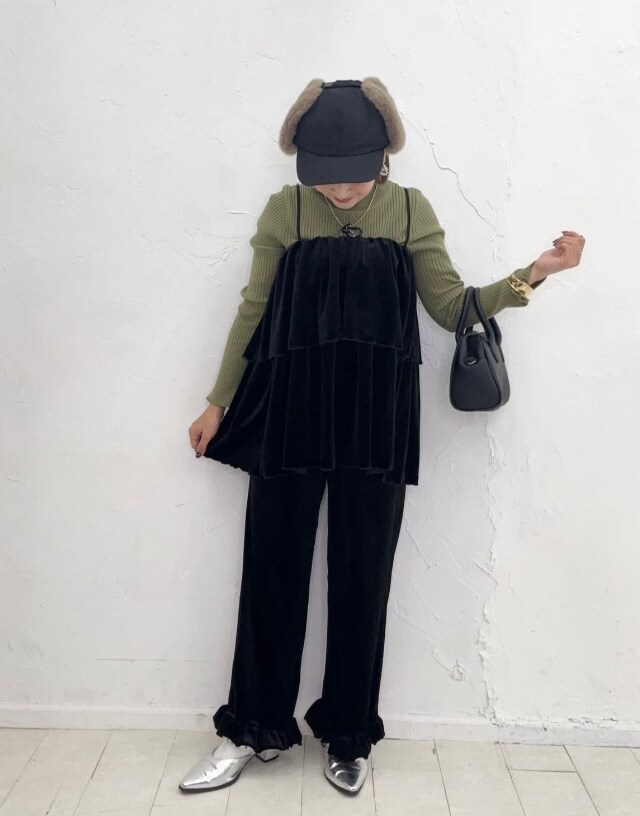 裾フリルパンツ