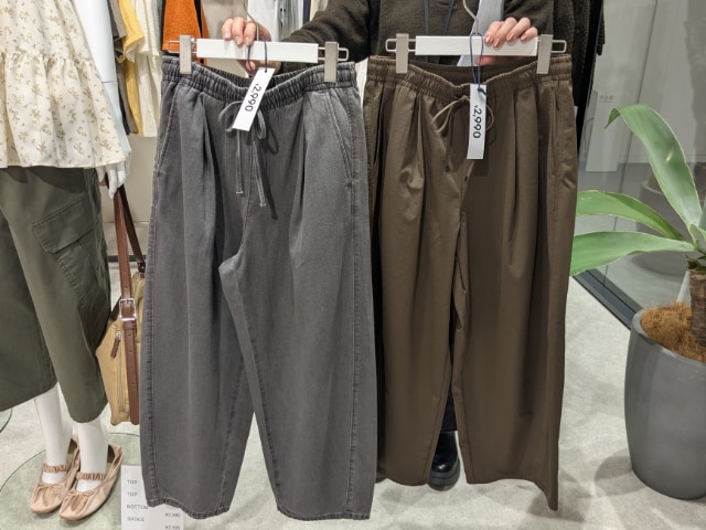 ライトデニムバレルアンクルパンツとバレルアンクルパンツ