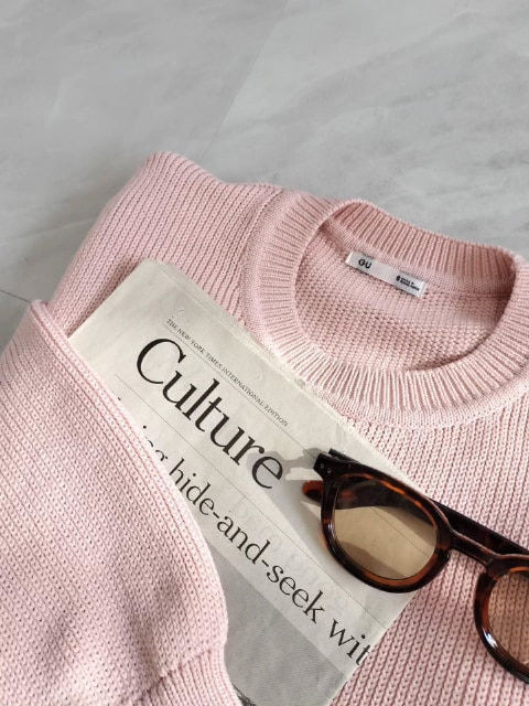 ピンクのリリヤーンクルーネックセーター