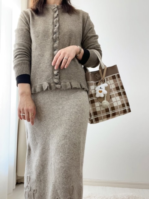 SHフリルCDとスカートのコーデ