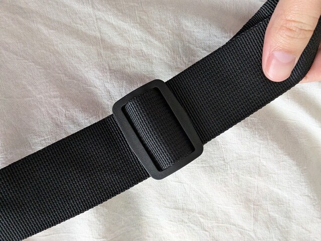 ショルダーストラップの長さ調整パーツ(バックル)