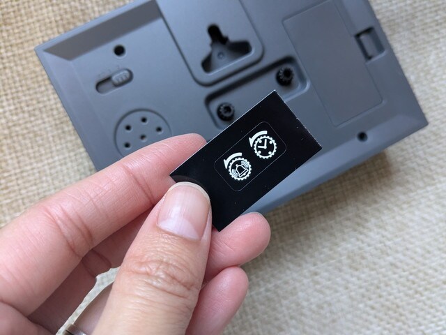 アラーム設定用パーツと背面操作部