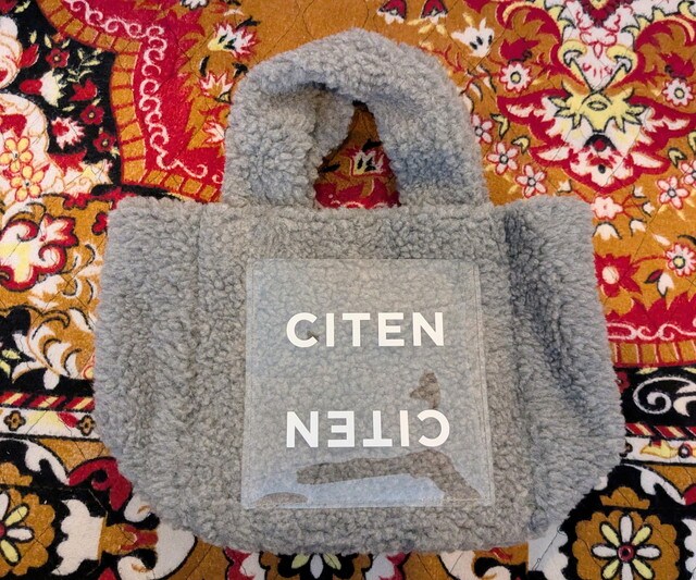 CITEN シテン クリアポケット付き もふもふボアバッグ 正面 ロゴ