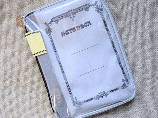 ツバメノート風デザインのクリアバインダーポーチ 正面