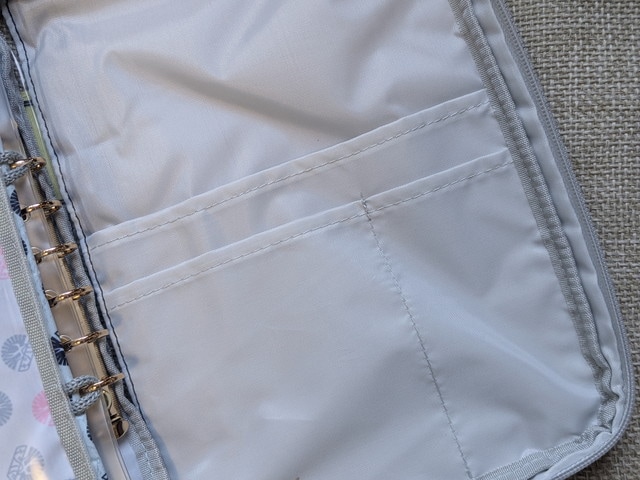 内ポケットの縫製と仕切り構造