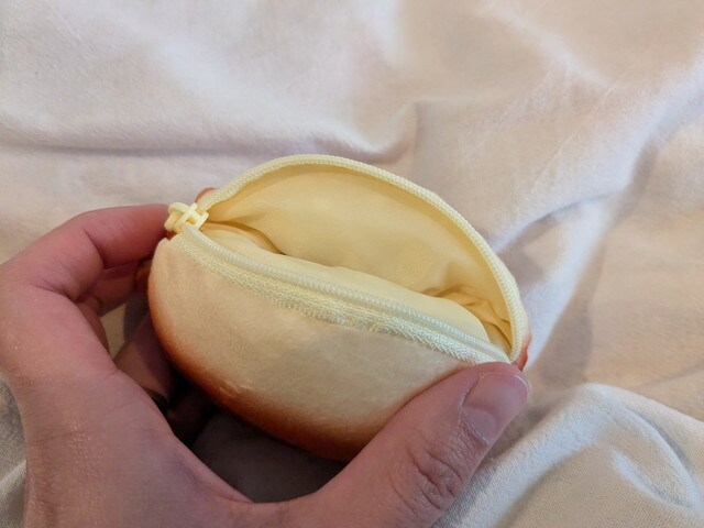 ネオバタくん ぬいぐるみポーチ ファスナーを開けた内側