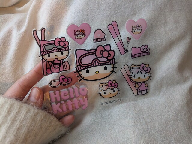 ピンクカラーのぷっくりシール（Hello Kittyモチーフ）