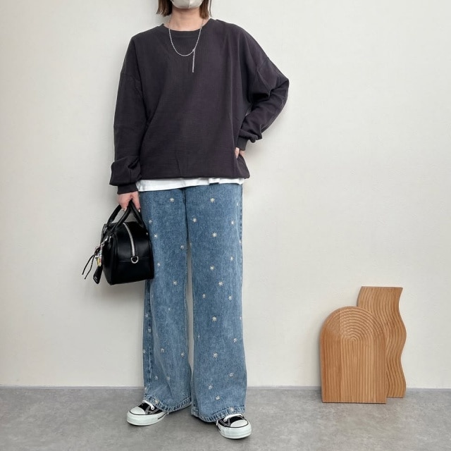 しまむら「デニム花刺繍パンツ」