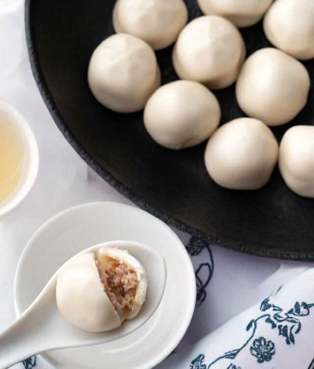 もちもちとした食感の一口サイズの餃子