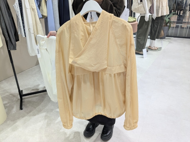 UVカットシアーパーカの後ろ側