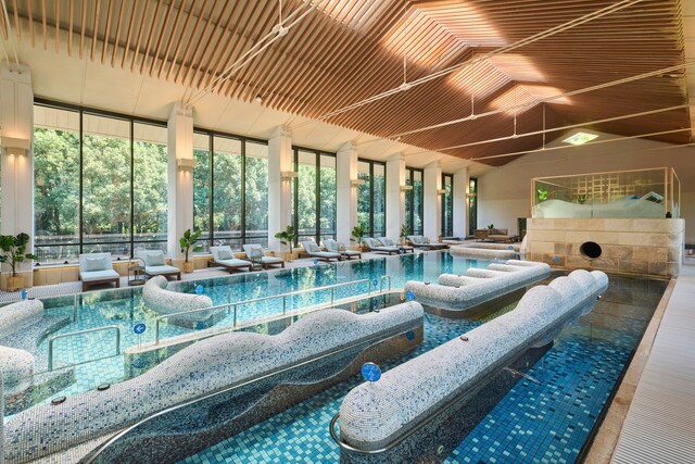 圧巻の海洋深層水タラソプール×9つの温浴♡「伊豆・赤沢スパ」のご褒美時間をレポ