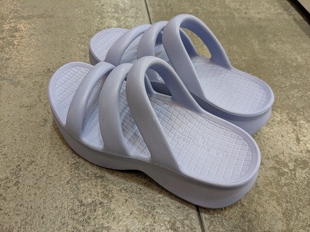 ブルーのレディースEVAクッションサンダル
