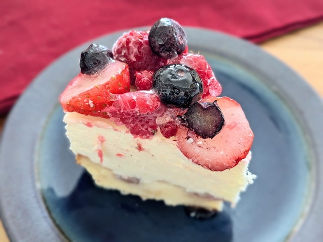 北のベリーチーズケーキ 2層仕立て カット断面