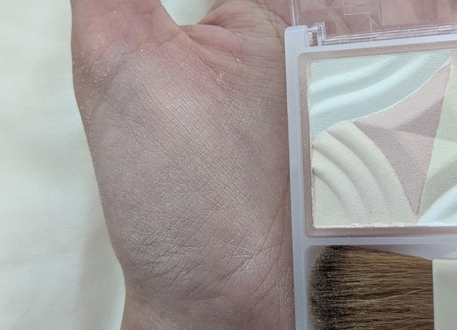 セザンヌ ブレンドカラーチーク H1 ペールハイライト スウォッチ2