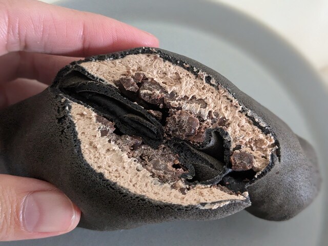 ブラックサンダー モチザクチョコクレープ 中身