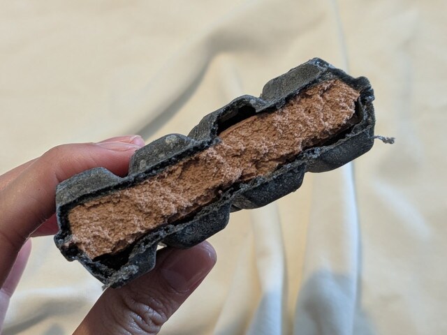 ブラックサンダーチョコモナカ 断面