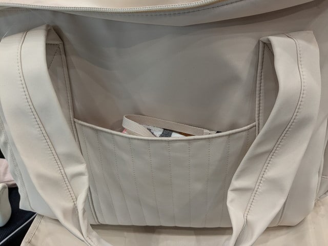 内側にDカンループが付いたポケット