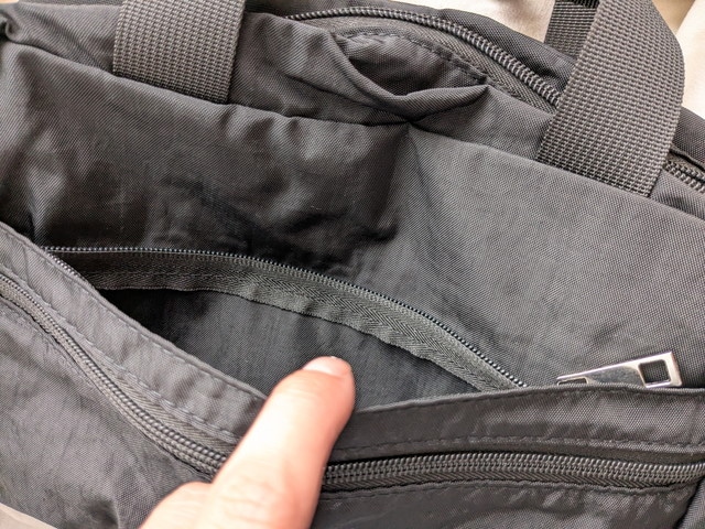 背面ポケットの開閉