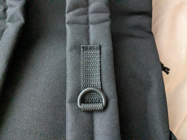 CUNE BIG BACKPACK 背面Dカン