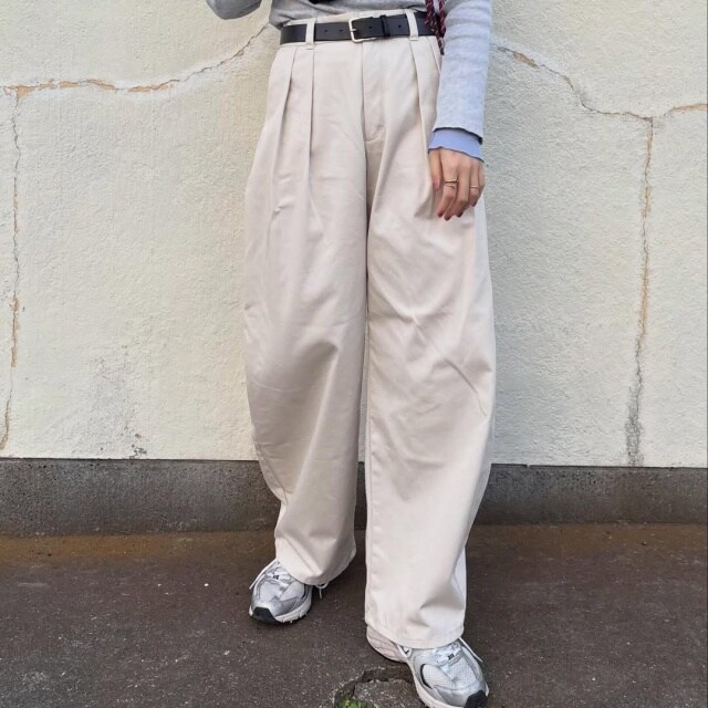 GU「チノタックバレルパンツ」