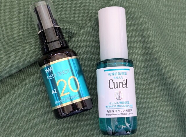 メディショットAZ20・キュレル角層深部バリア美容液 ボトル並び