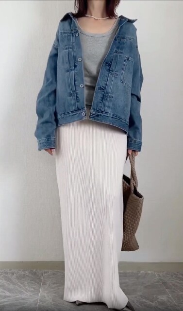 デニムトラッカージャケットを着たコーデ