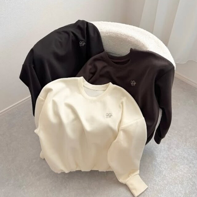 しまむら「刺繍ダンボールトレーナー 」