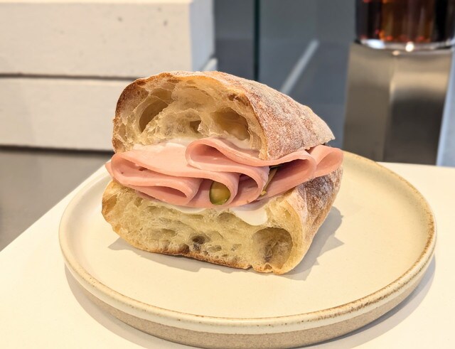 ピスタチオハム and チーズサンドイッチ