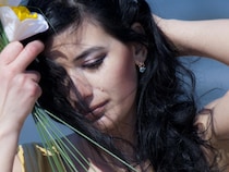 失恋の涙でむくむのはなぜ？朝のレスキュー術