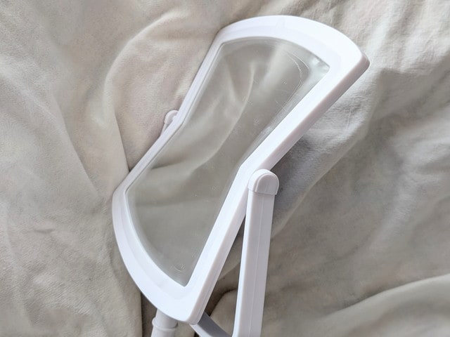 卓上ミラー 背面スタンドとミラー面の様子