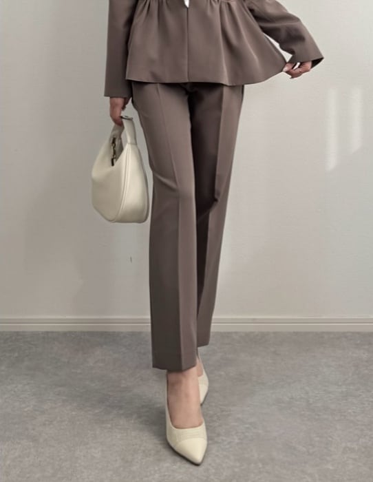 しまむら「TPUテーパードパンツ」