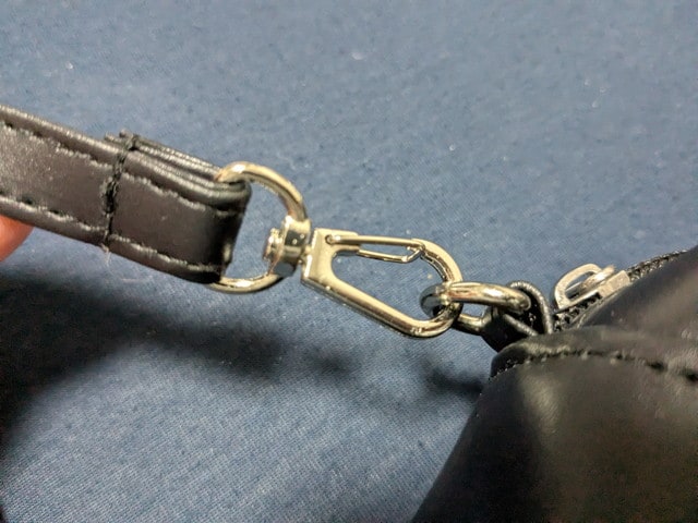 Whim Gazette スクエアバッグ ストラップ金具アップ