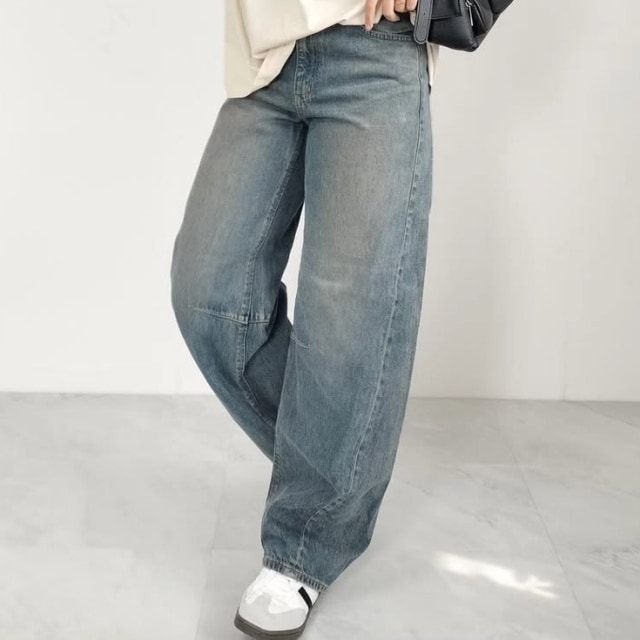 GU「バレルレッグジーンズ」