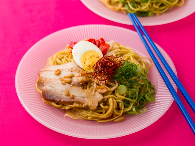 成城石井自家製 濃厚胡麻だれのしび辛麻醤麺（自家製麺使用）